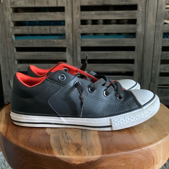 Converse Other - Boys Leather Converse (Chucks) sz 4